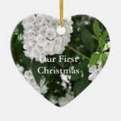 Onze 1e Kerstmis Witte Berg Laurel Bloemen Keramisch Ornament (Voorkant)