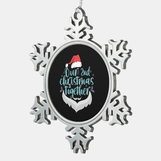 Onze 2e Kerst Samen Koppel Familie Matching Tin Sneeuwvlok Ornament (Rechts)
