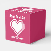 Onze 8-Bit Harten in Raspberry Favor Doos Bedankdoosjes (Achterkant)