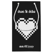 Onze 8-bits harten in Black Gift Bag Klein Cadeauzakje (Achterkant)