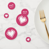 Onze 8-bits harten in Raspberry Table Confetti (Groep)
