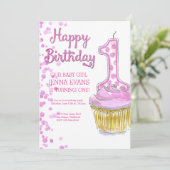 Onze baby meisje draait een uitnodiging (Staand voorkant)