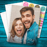 Onze Big Day Photo Wedding Planner<br><div class="desc">De planner van de bruiloft met uw favoriete foto op de voorzijde - gepersonaliseerd met uw details in het kerkschrift. De plank bevat maandelijkse en wekelijkse lay-outs,  12 maanden,  60 pagina's met gelamineerde zachte bekleding voor en achter.</div>