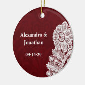 Onze bruiloft bordeaux rode kant damast foto keramisch ornament (Links)