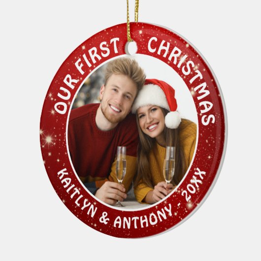 ONZE EERSTE CHRISTMAS Red White Keramisch Ornament (Links)