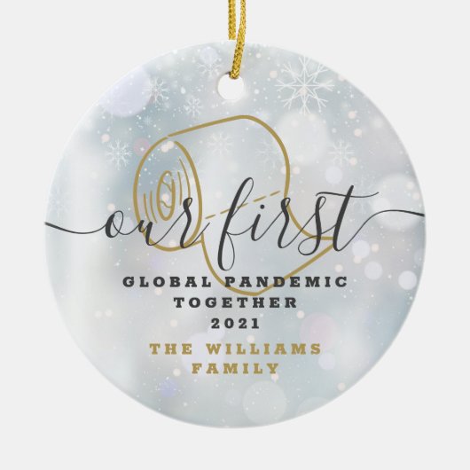 Onze eerste Global Pandemic Covid Kerstfoto Keramisch Ornament (Voorkant)