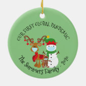 Onze eerste Global Pandemic Custom Snowman 2020 Keramisch Ornament (Achterkant)
