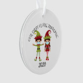 Onze eerste Global Pandemic Elf 2020 Ornament (voorkant)