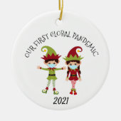 Onze eerste Global Pandemic Elf 2021 Keramisch Ornament (Voorkant)