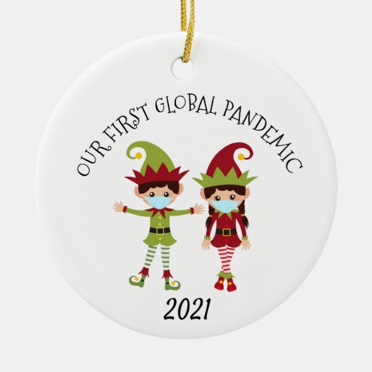 Onze eerste Global Pandemic Elf 2021 Keramisch Ornament (Voorkant)