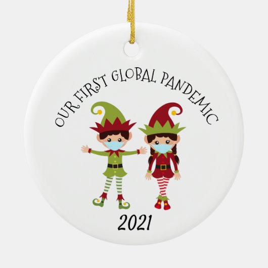 Onze eerste Global Pandemic Elf 2021 Keramisch Ornament (Achterkant)