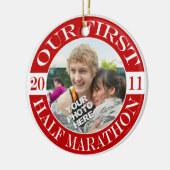 Onze eerste halve marathon - 2011 keramisch ornament (Links)