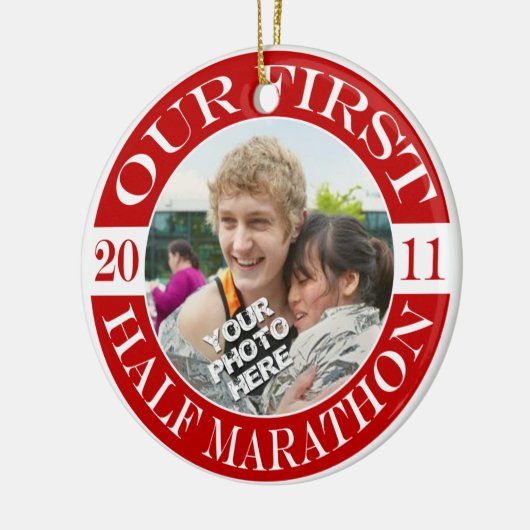 Onze eerste halve marathon - 2011 keramisch ornament (Links)