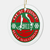 Onze eerste halve marathon - 2011 keramisch ornament (Links)