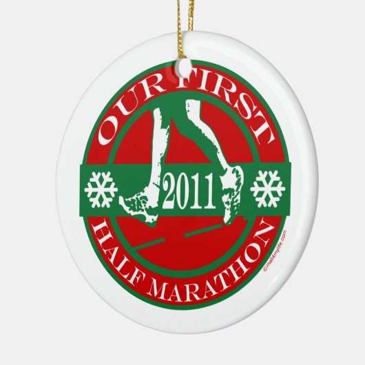 Onze eerste halve marathon - 2011 keramisch ornament (Links)