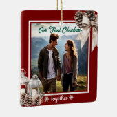 Onze eerste kerst 1 foto Snow Pine Cones Keramisch Ornament (Rechts)