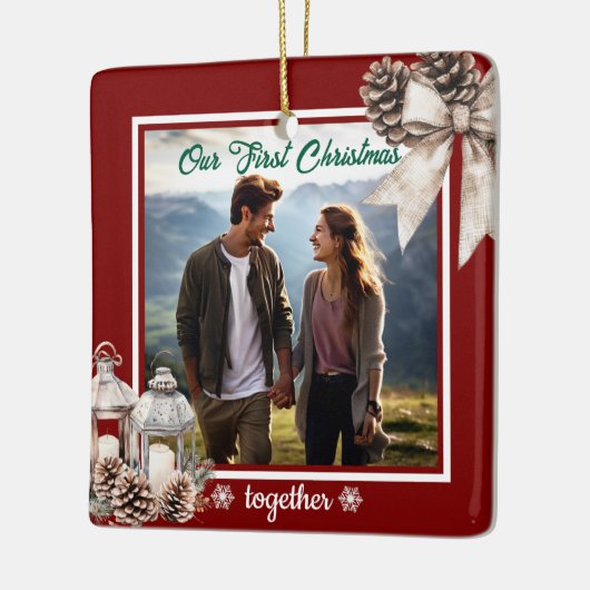 Onze eerste kerst 1 foto Snow Pine Cones Keramisch Ornament (Links)