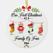 Onze eerste kerst als een gezin van vier met namen keramisch ornament (Voorkant)