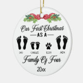 Onze eerste kerst als een gezin van vier voetafdru keramisch ornament (Links)