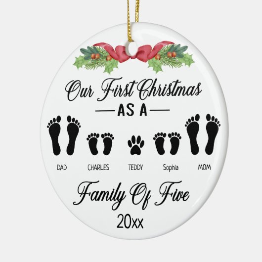 Onze eerste kerst als een gezin van vijf voetafdru keramisch ornament (Links)