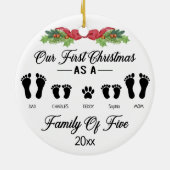Onze eerste kerst als een gezin van vijf voetafdru keramisch ornament (Achterkant)