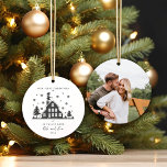 Onze eerste kerst als een paar, minimalistische fo keramisch ornament<br><div class="desc">Deze versiering is een mooie toevoeging aan je boom. Gebruik de vorm van de sjabloon om uw aanpassing en foto toe te voegen.</div>