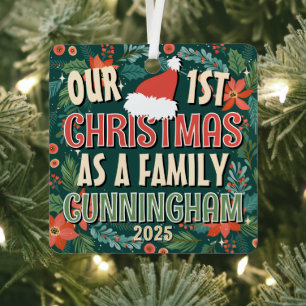 Onze eerste kerst als familie kleurrijke krans metalen ornament