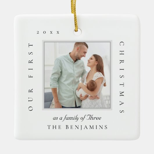 Onze eerste kerst als familie van kerstfoto's keramisch ornament (Voorkant)