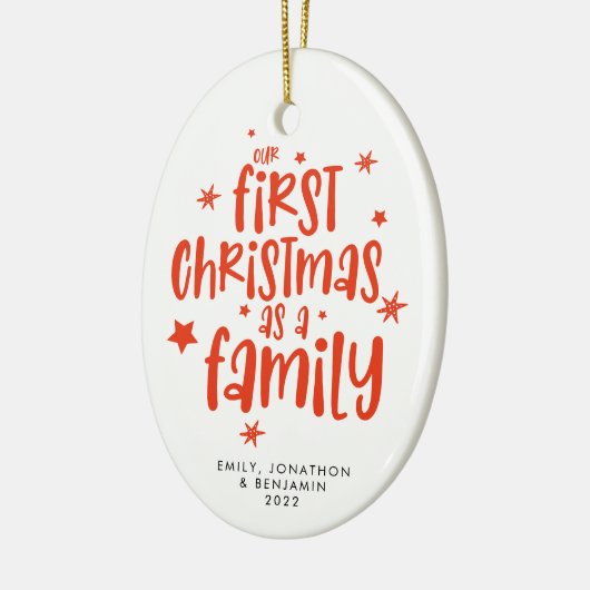 Onze eerste kerst als familiefoto noemt jaartal keramisch ornament (Links)
