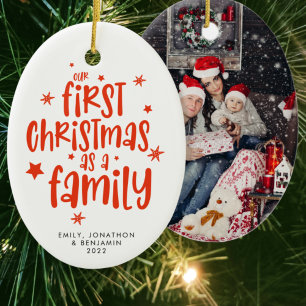 Onze eerste kerst als familiefoto noemt jaartal keramisch ornament