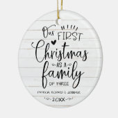 Onze eerste kerst als familieruilhuis keramisch ornament (Links)