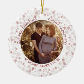 Onze eerste kerst als | Foto Red Ditsy Snowflake Keramisch Ornament (Voorkant)