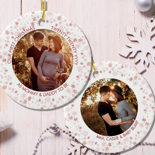 Onze eerste kerst als   Foto Red Ditsy Snowflake Keramisch Ornament