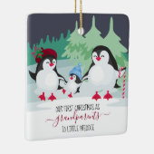 Onze eerste kerst als grootouders klettenpinguïns keramisch ornament (Rechts)