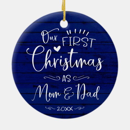 Onze eerste kerst als mam- en pap-boerderij keramisch ornament (Achterkant)