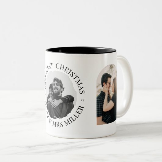 Onze eerste kerst als meneer en mevrouw - driefoto tweekleurige koffiemok (Voorkant rechts)