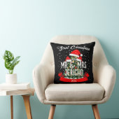 Onze eerste kerst als meneer en mevrouw pasgetrouw kussen (Stoel)