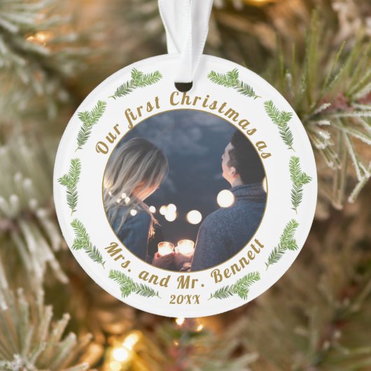 Onze eerste kerst als mevrouw. & Mr Wedding Foto Ornament (Boom)