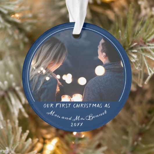 Onze eerste kerst als mevrouw. & Mrs Wedding Foto Ornament (Boom)