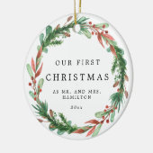 Onze eerste kerst als Mr en Mrs Wreath Keramisch Ornament (Links)