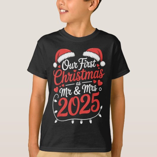Onze eerste kerst als Mr. Mrs. 2025 Getrouwde Kopp T-shirt (Voorkant)