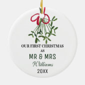 Onze eerste kerst als MR & MRS Mistletoe Rustic Keramisch Ornament (Achterkant)