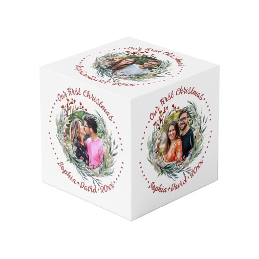 Onze eerste kerst bessen huwelijksfoto kubus (Voorkant hoekig)