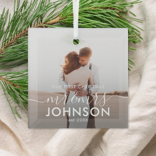 Onze eerste Kerst Elegant Script Mr en Mrs Glas Ornament