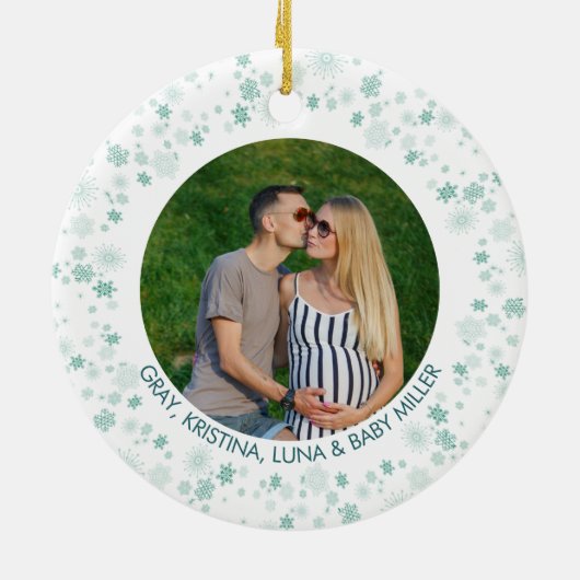 Onze eerste kerst | Foto Greem Ditsy Snowflake Keramisch Ornament (Achterkant)