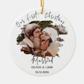 Onze eerste kerst gehuwde Passen getrouwd Keramisch Ornament (Voorkant)