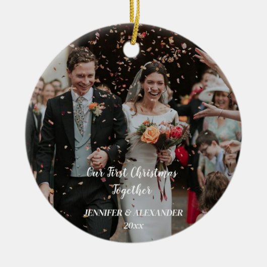 Onze eerste kerst, Gepersonaliseerd paar foto Keramisch Ornament (Voorkant)