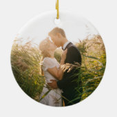 Onze eerste kerst getrouwd Elegant Rood Keramisch Ornament (Achterkant)