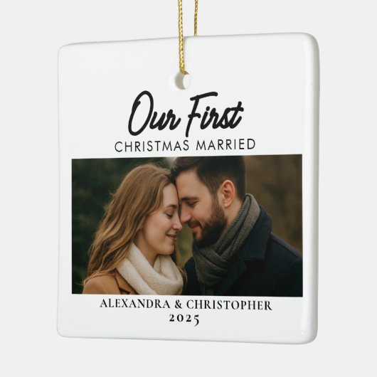 Onze eerste kerst getrouwde elegante minimale foto keramisch ornament (Links)