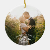 Onze eerste kerst getrouwde elegante script foto keramisch ornament (Voorkant)